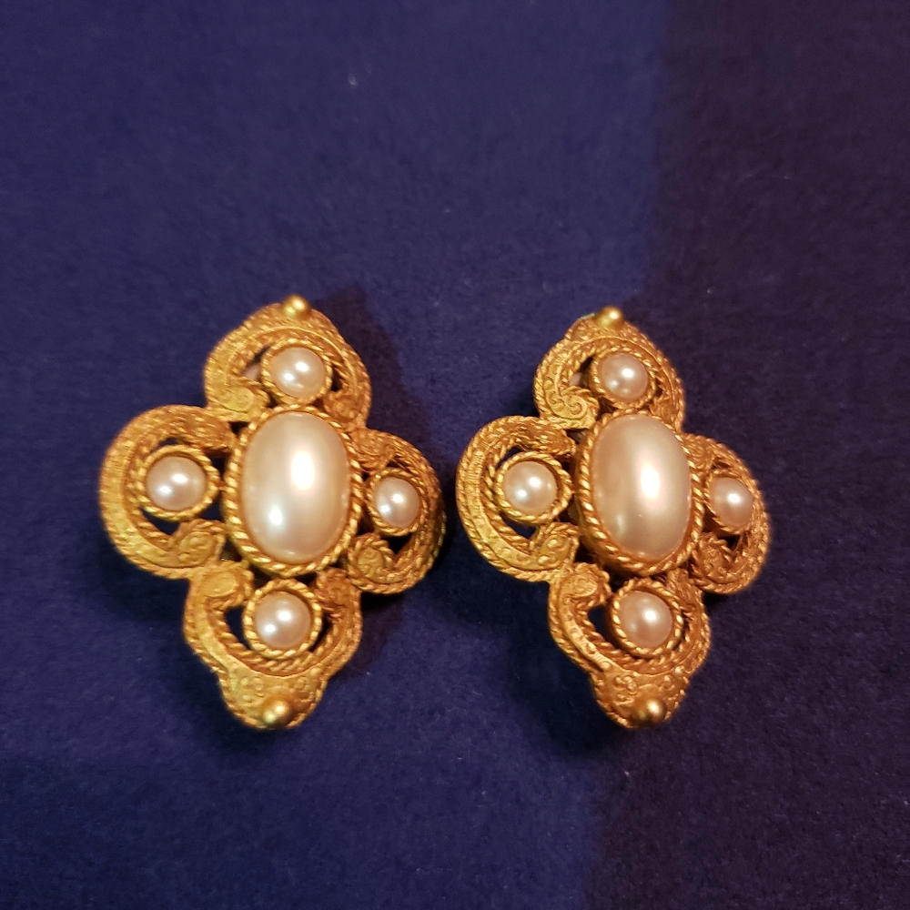 Vintage DKNY faux pearl clip on earrings